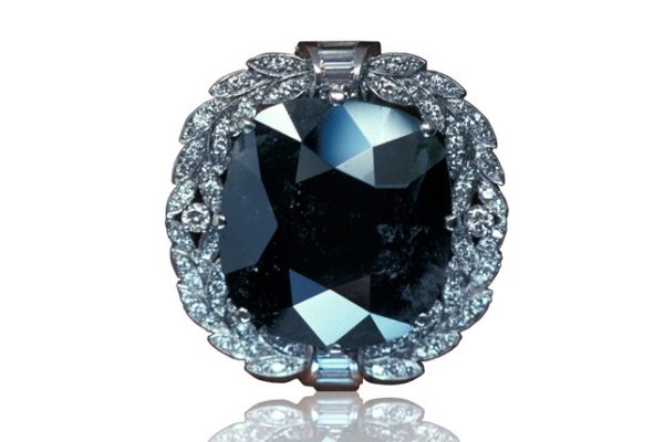 Black Orlov dalam bentuk bros - nationaljeweler.com