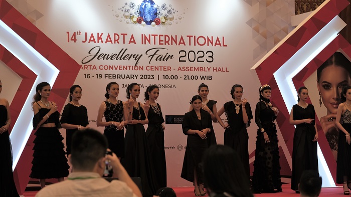 Launching Koleksi perhiasan Black Rose - Istimewa